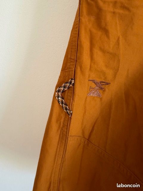 Short Slim Leg marron foncé | Coton stretch | SUITSUPPLY France