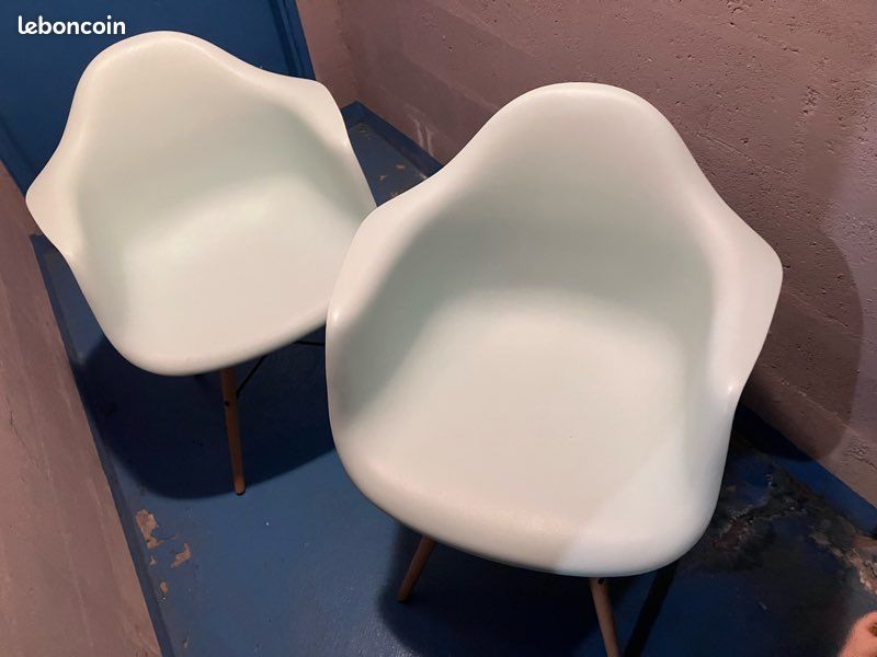 Chaises Scandinaves Bleues avec Accoudoirs (image 1)