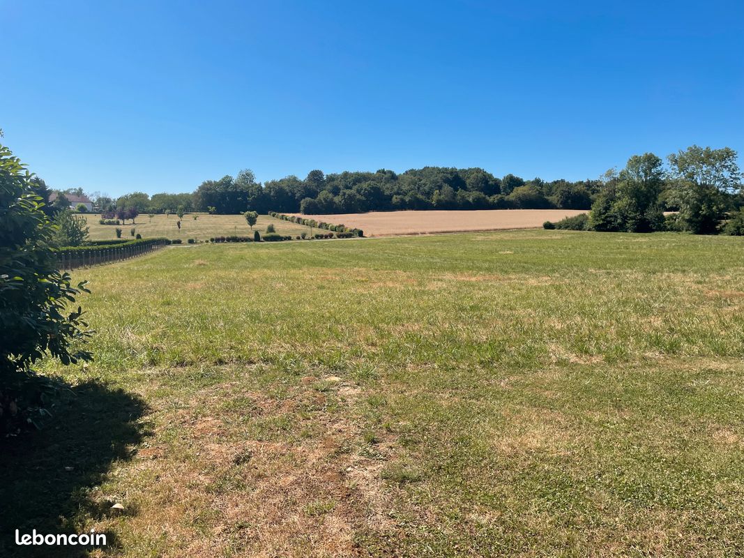 Terrain constructible · à Arlay · 97 200 €