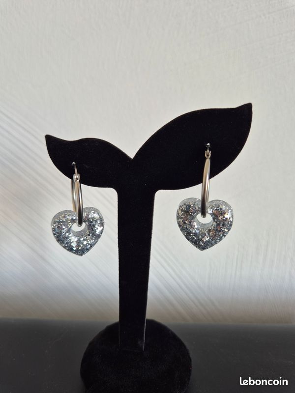 Boucles d’oreilles en résine (image 1)