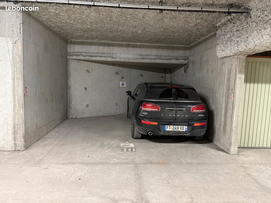 Parking sous sol entre opéra et gare · à Lille · 80 €/mois
