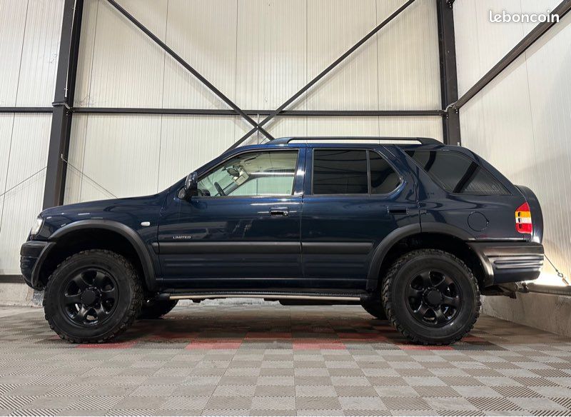 4x4 Opel Frontera 🌟 Belle Configuration 🌟 ⚙️ GROS TREUIL - Cuir - Sièges chauffants - Attelage - 8 roues - Reprise possible de votre véhicule (image 3)
