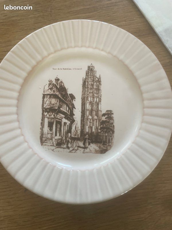 12 assiettes de marque Gien avec des paysages de l’Eure (image 10)