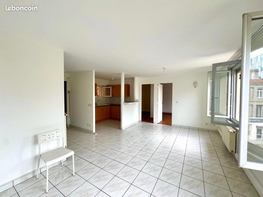 Appartement 3 pièces 49 m² · à Saint-Étienne · 49 m² · 490 €