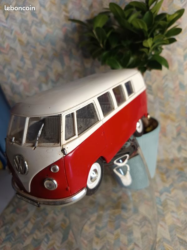 VW Combi 1/18 (image 1)