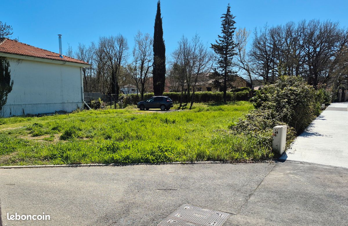 Beau terrain viabilisé de 480 m² La Salvetat Saint-Gilles · à La Salvetat-Saint-Gilles · 135 000 €