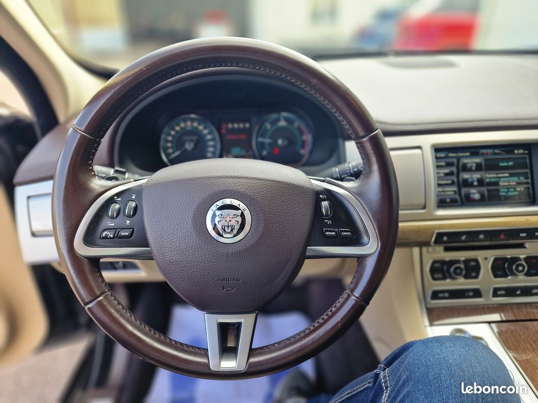 Jaguar XF 2.2 D 200CH LUXE PREMIUM (image 16)