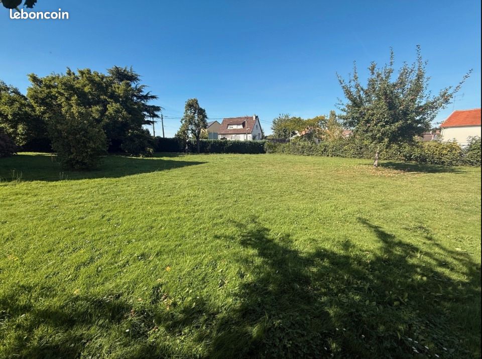 Terrain 1101 m² · à Bouleurs · 243 000 €