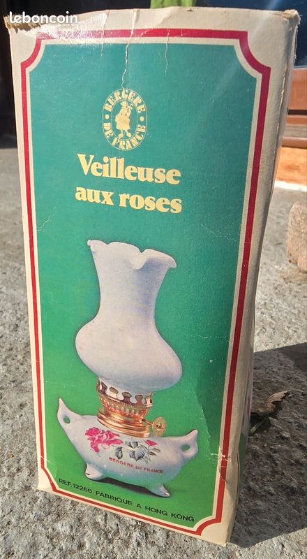 ​Veilleuse à pétrole vintage aux roses (image 1)