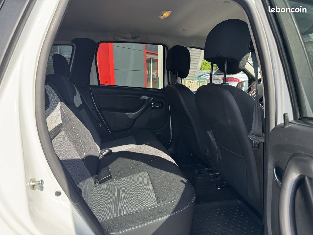 Dacia Duster TCe 125 4x2 Black Touch (image 4)