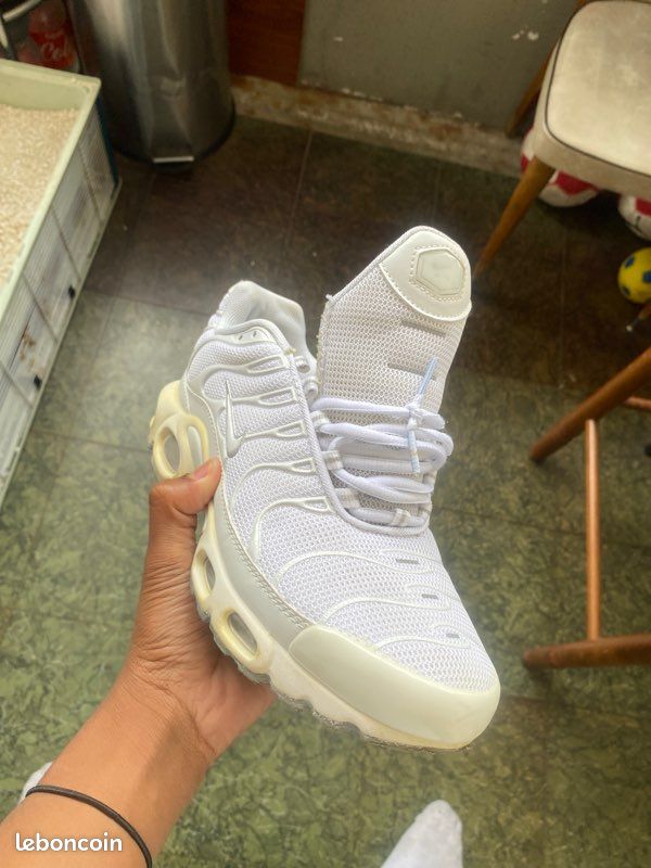 Nike (image 2)