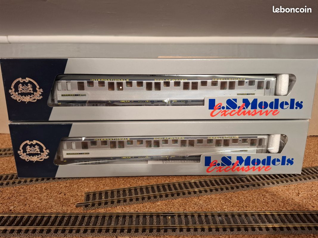 LSMODELS 49106 - Voiture lits type P, inox, bandeau bleu foncé CIWL
