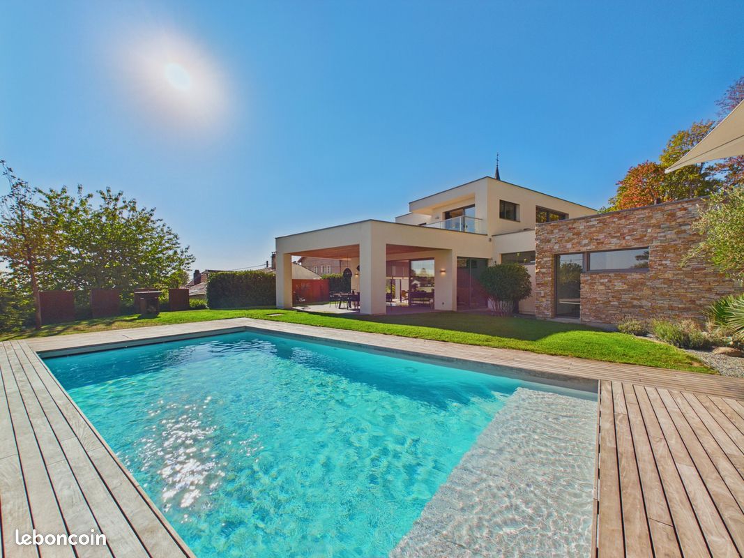 Maison 8 pièces 223 m² · à Jussy · 223 m² · 1 560 000 €