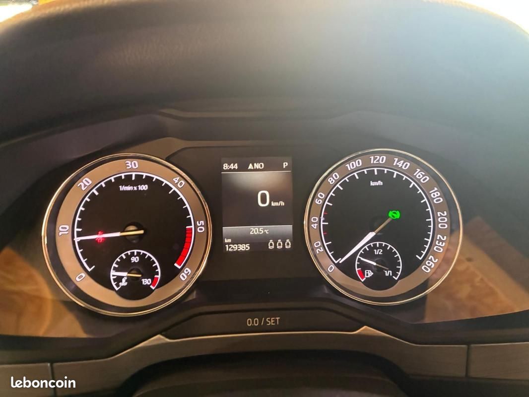 Skoda Superb Combi 2.0 TDI 150 DSG BUSINESS (image 32)