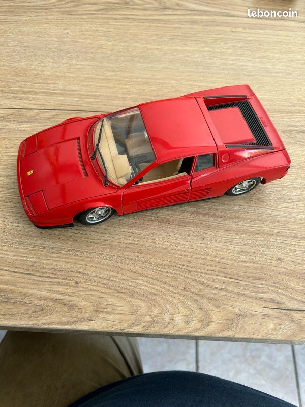 Voiture miniature Ferrari rouge testa rossa bburago italy 1/18 (image 1)