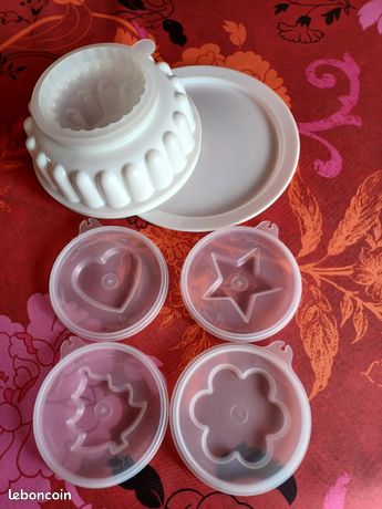 Tupperware moule couronne charlotte dans boites hermétiques pour le rangement de la cuisine