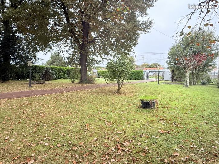 Terrain 650 m² · à Listrac-Médoc · 95 000 €