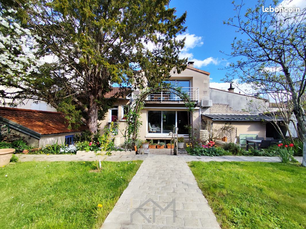 Maison 7 pièces 190 m² · à Poitiers · 190 m² · 367 500 €