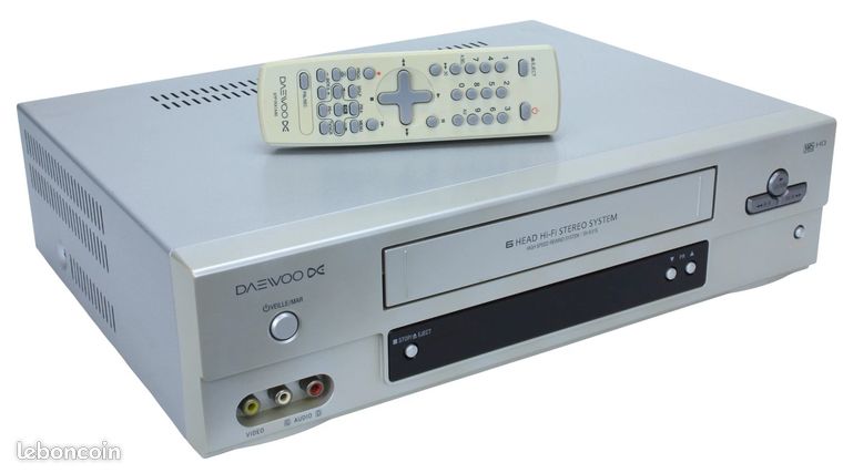 Magnétoscope Daewoo SV 230 - Argenté - Vendu Pour Pièces Détachées Ou Réparation - Ne Fonctionne Pas