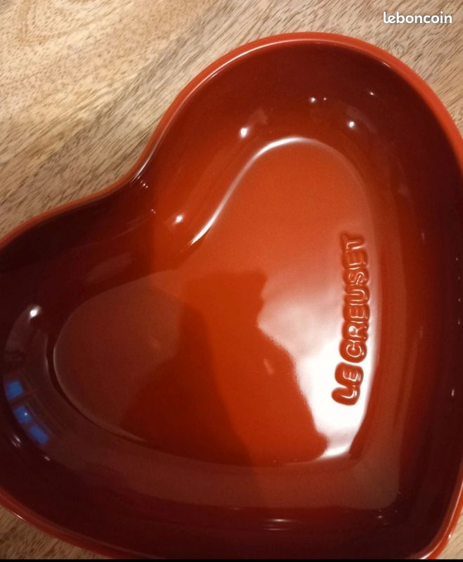 Cocotte Cœur Le Creuset 20 Cm – Rouge – Compatible Induction – Neuf Avec Défaut
