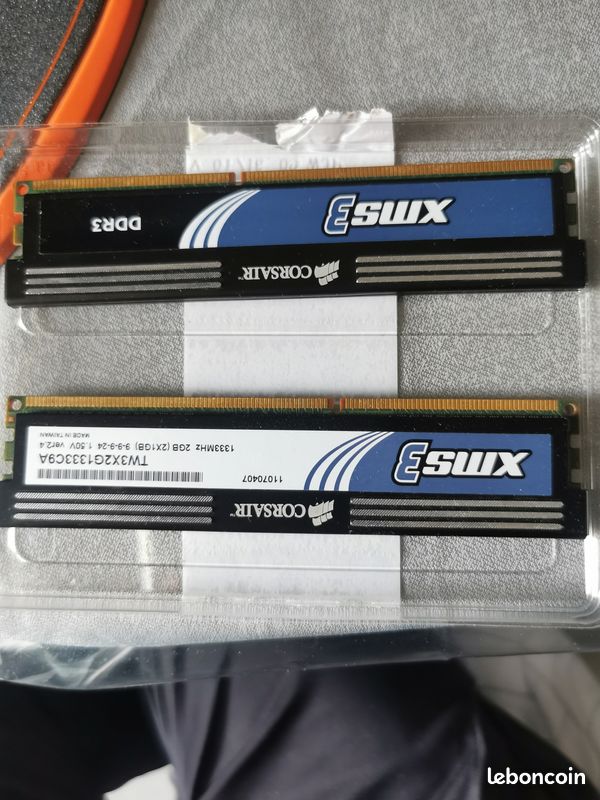 Mémoire RAM Corsair Barrette Mémoire 2Go RAM DDR3 XMS3