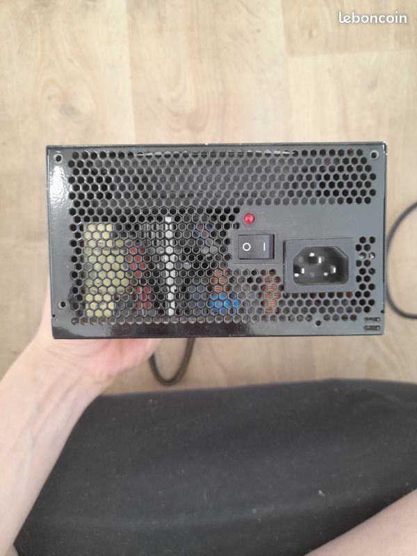 Bloc d'alimentation Corsair TX850M (850 Watt) dans sa boite d'origine (image 4)