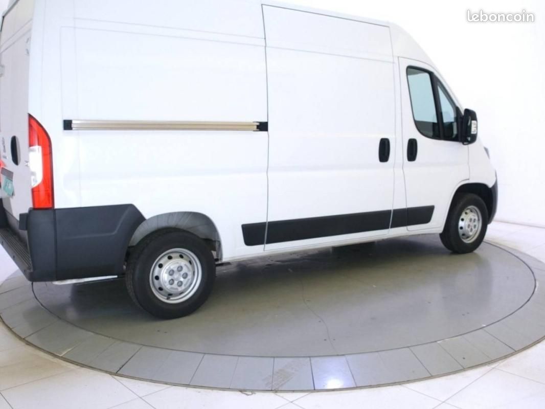 Peugeot Boxer FOURGON TOLE 3.3 T L2H2 BLUEHDI 120 S&S BVM6 (image 3)