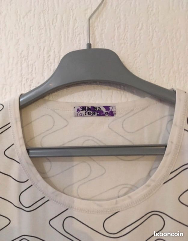 Tee-shirts blanc et noir taille 14 ans (image 2)
