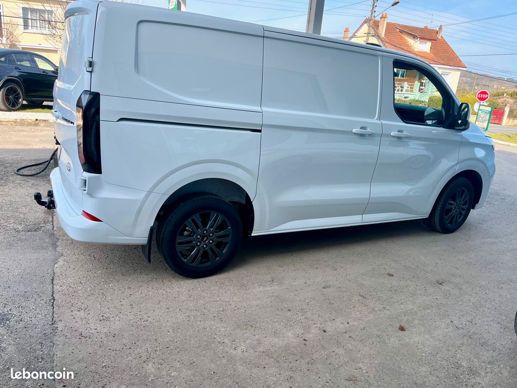 Ford transit custom fourgon 320 l1h1 2.0 ecoblue 170 LIMITED (image 2)