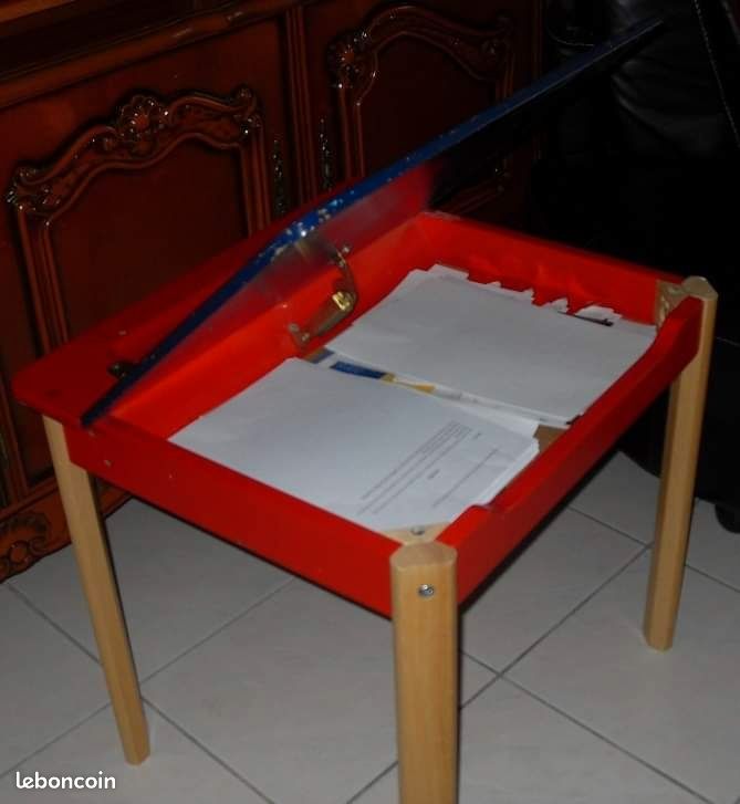 Bureau en bois pour enfant (image 1)