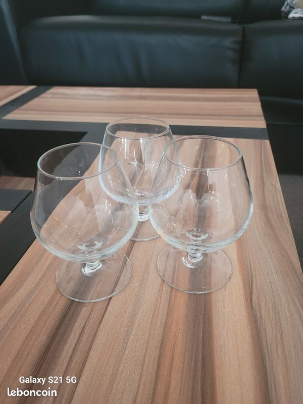 Lot de 3 verres à vin (image 1)