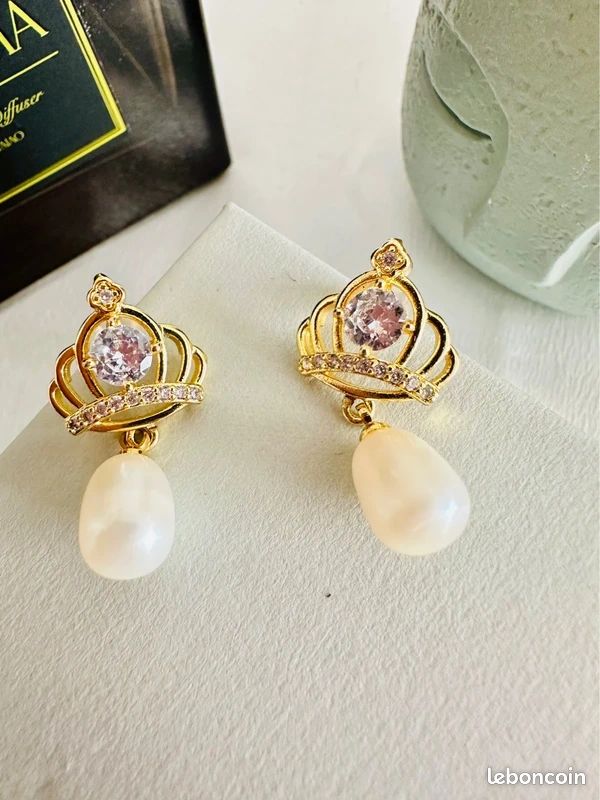 Broche Bijou Vintage Couronne Nœud Avec Perles Et Cristaux - Style Or - Réf *4253 - Occasion (bon état)