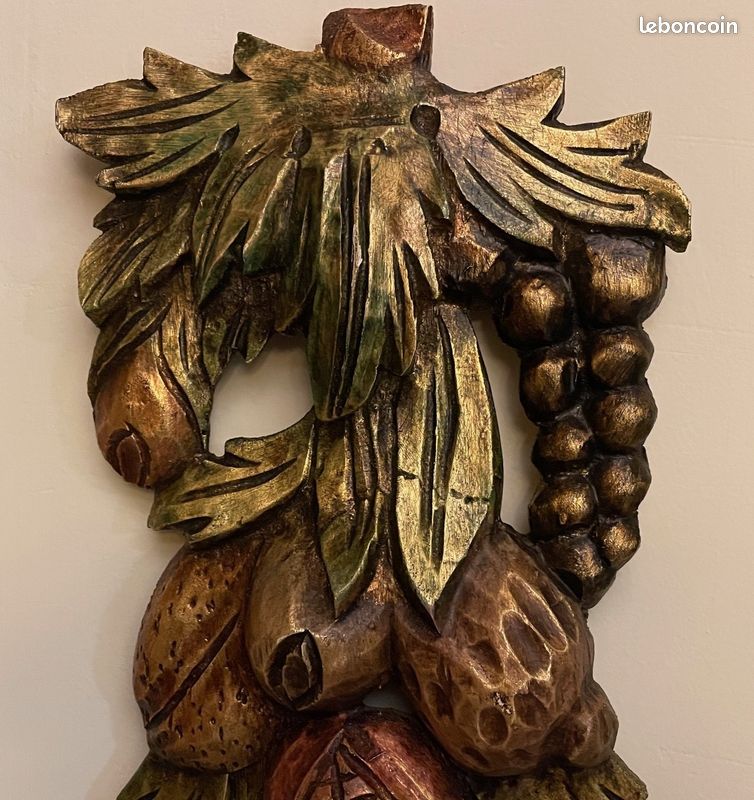 Sculpture murale en bois doré polychrome (image 5)