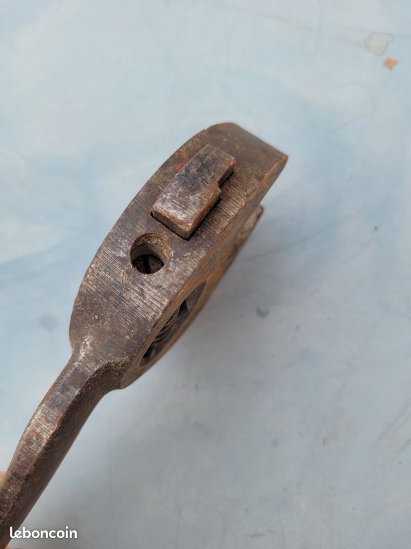 Outil Clée à molette ancienne (image 10)