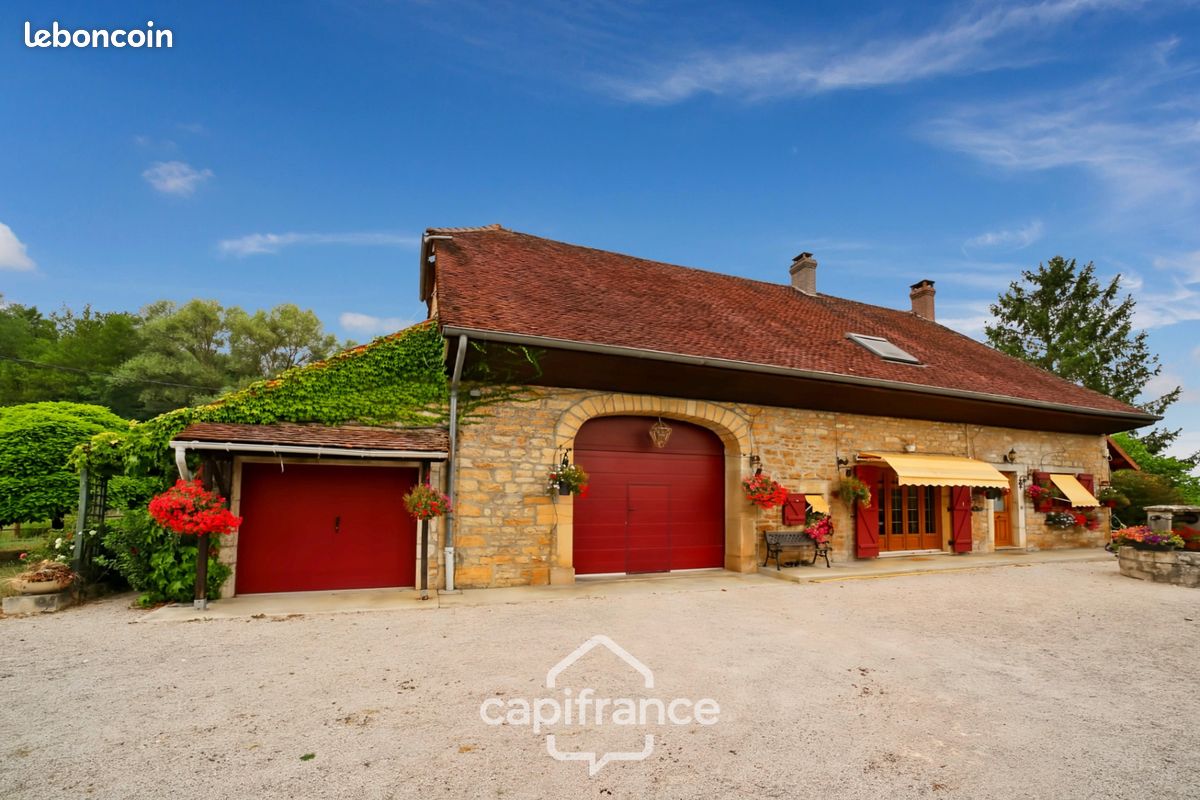 Maison 9 pièces 166 m² · à Beaufort-Orbagna · 166 m² · 390 000 €