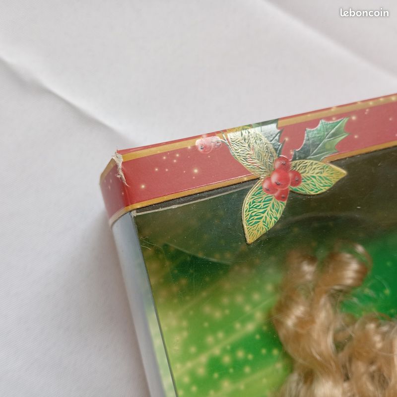 Poupée Barbie signature des fêtes 2022 (image 10)