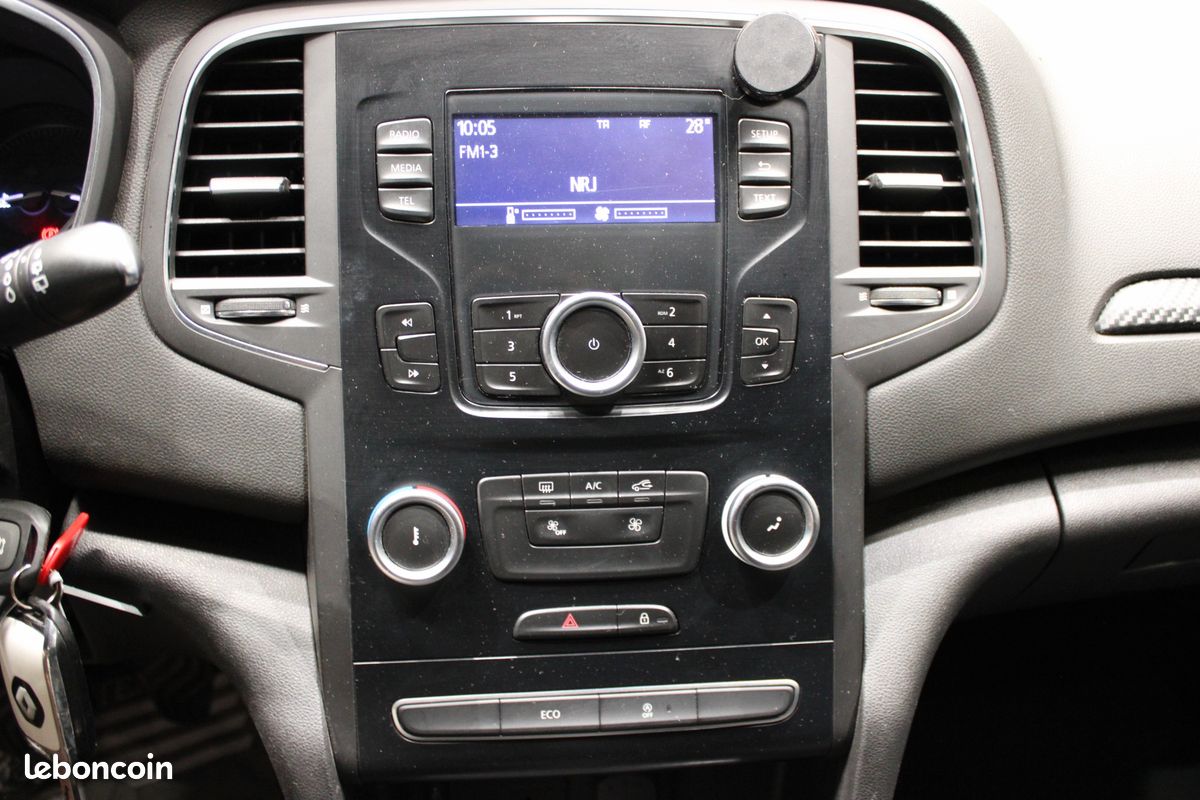RENAULT MEGANE 4 - 1.2TCE 100 ENERGY LIFE - BLUETOOTH - SUIVI D'ENTRETIEN COMPLET - REGULATEUR - ANTIBROUILLARD Av (image 20)