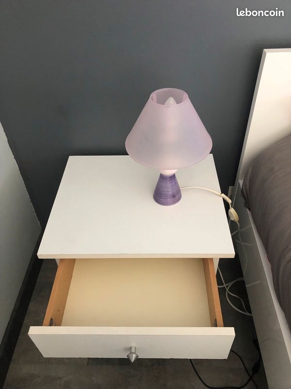 Table de nuit (image 1)