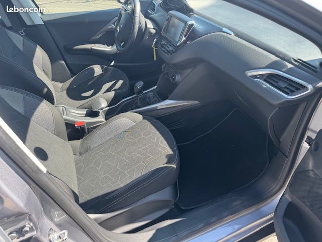 Peugeot 2008 1.6 BlueHDi 100ch S&S BVM5 Active (image 10)