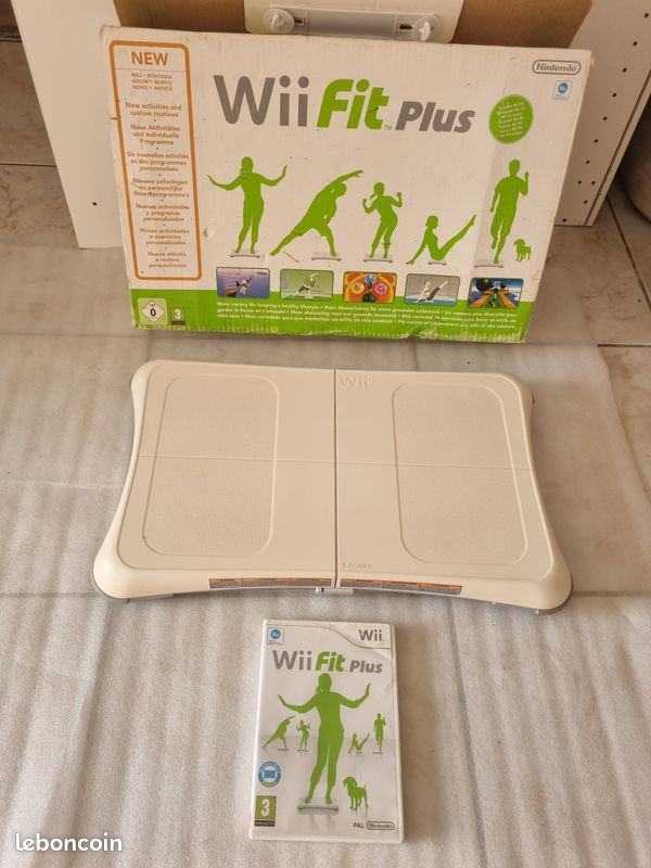 Pack Nintendo Wii Fit Plus complet avec Balance Board officielle Nintendo (image 1)
