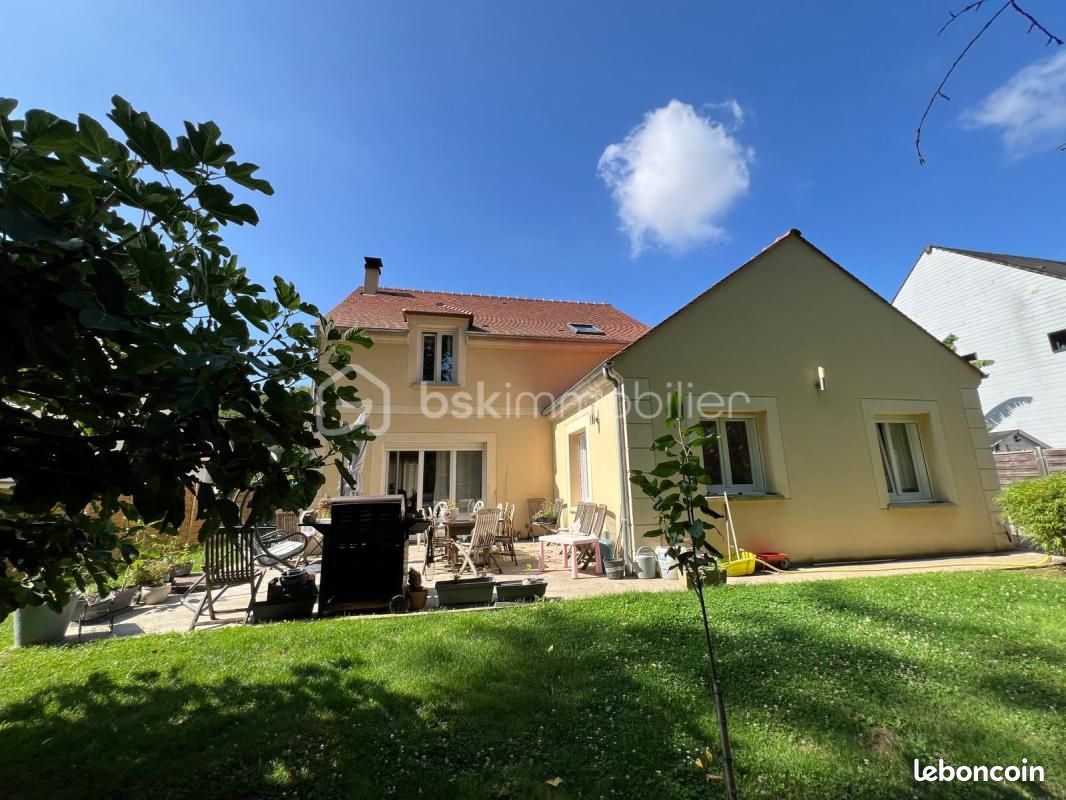 Maison 5 pièces 142 m² · à Saclas · 142 m² · 330 000 €