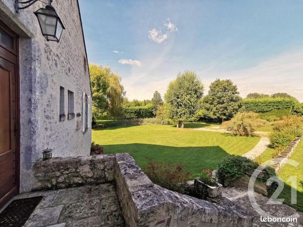 Maison 7 pièces 230 m²