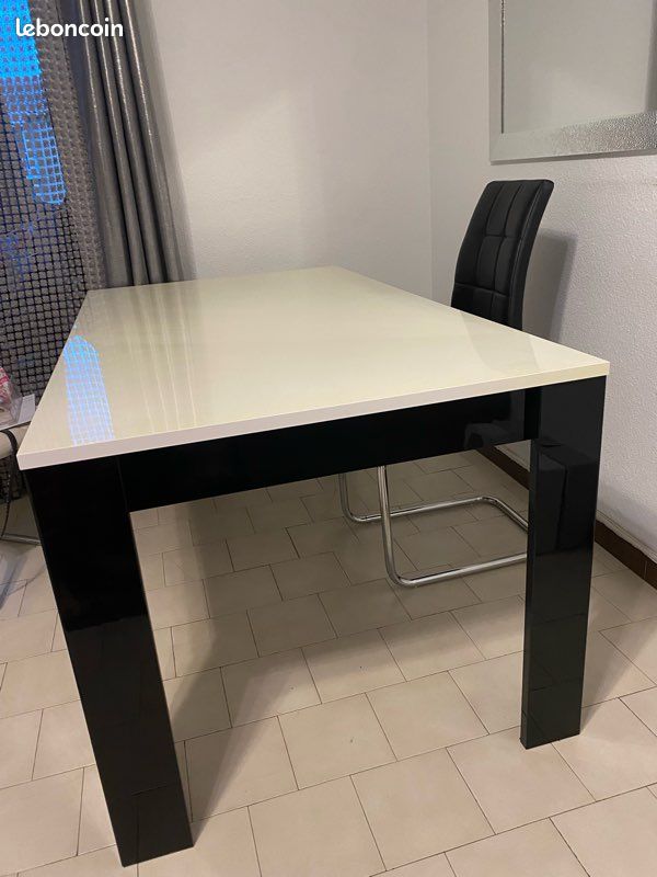 Table de salle à manger (image 1)