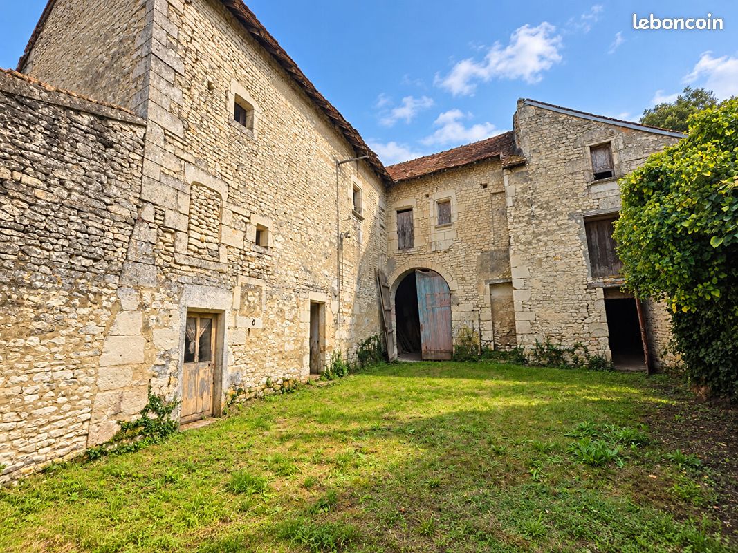 Maison 6 pièces 120 m² · à Saint-Christophe · 120 m² · 77 500 €