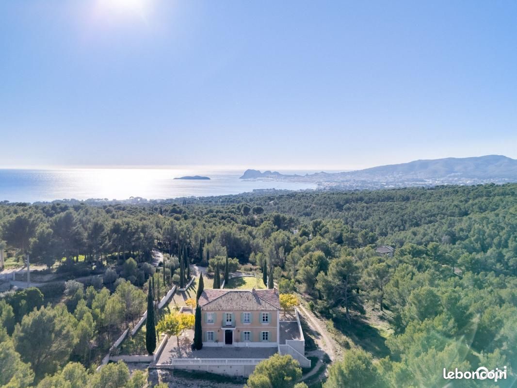 Maison 6 pièces 243 m² · à La Ciotat · 243 m² · 1 580 000 €