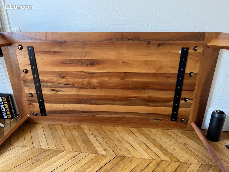Table Ligne Roset modèle Trapèze en noyer (image 7)