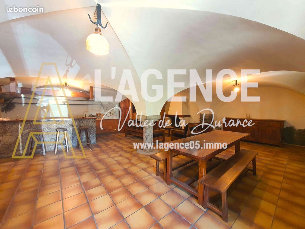 Maison 10 pièces 300 m² · à L'Argentière-la-Bessée · 300 m² · 259 000 €