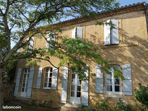 Maison 7 pièces 330 m²