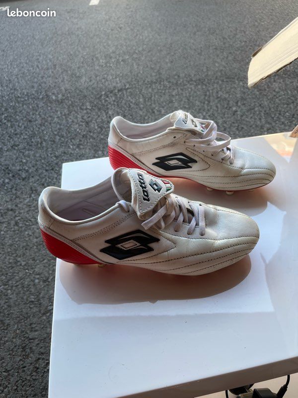 Chaussures De Foot Lotto Taille 10 - Crampons Moulés Neuves Emballées