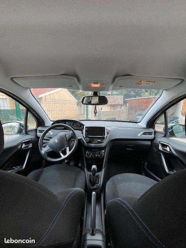 Peugeot 208 style (image 3)